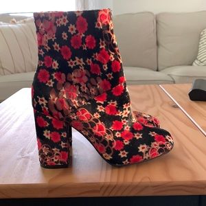 Booties flowers velvet